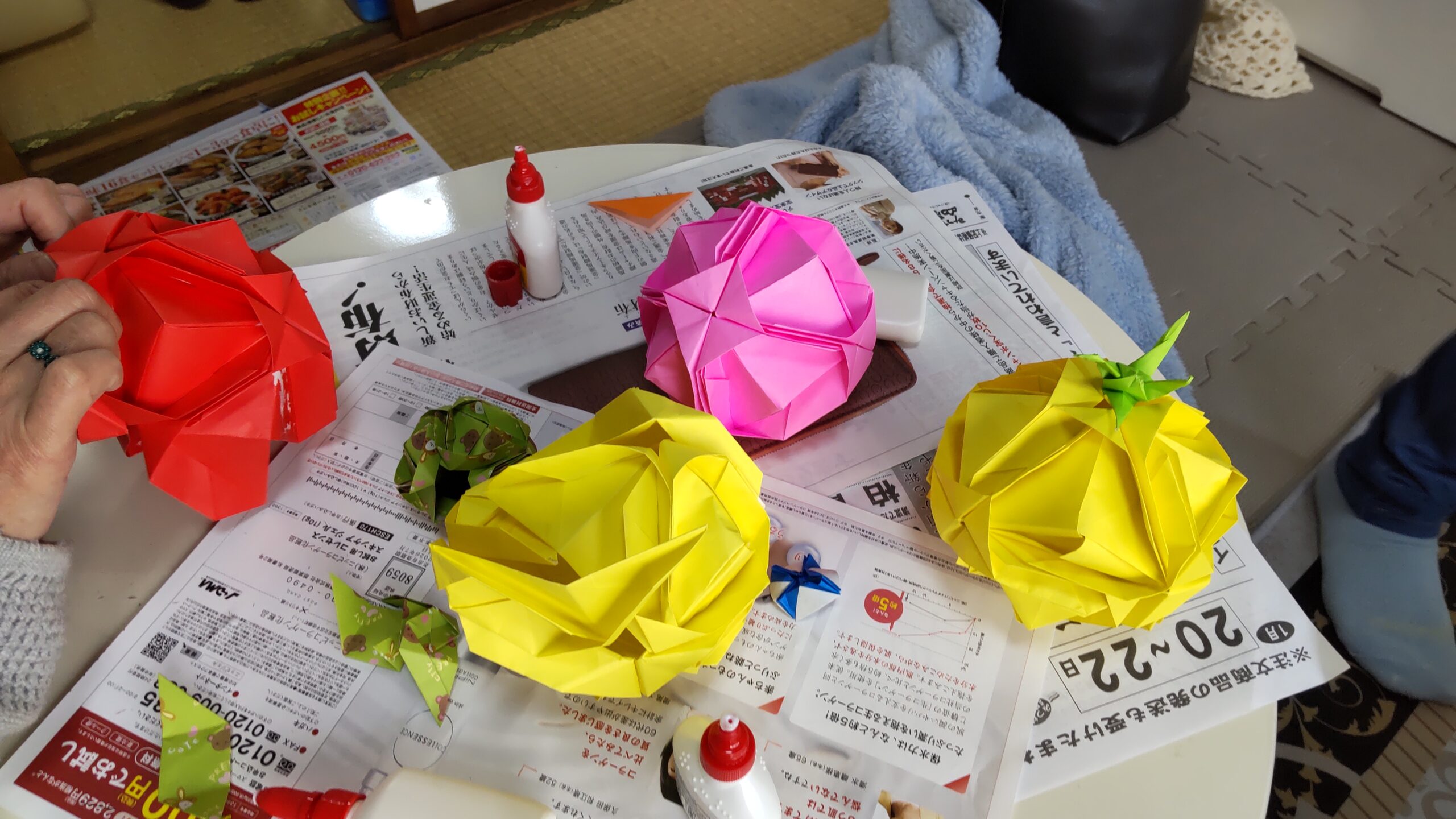 あなたが現在見ているのは 本日のワークは２Fで折り紙、１Fで七宝焼です